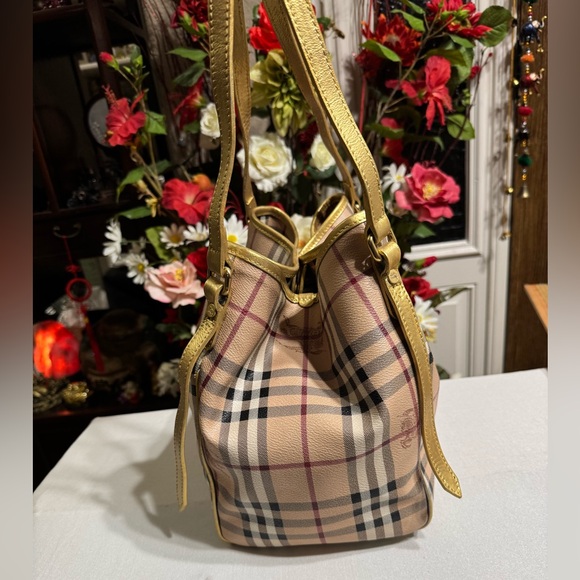 AUTHENTIC BURBERRY TOTE BAG - Picture 3 of 11